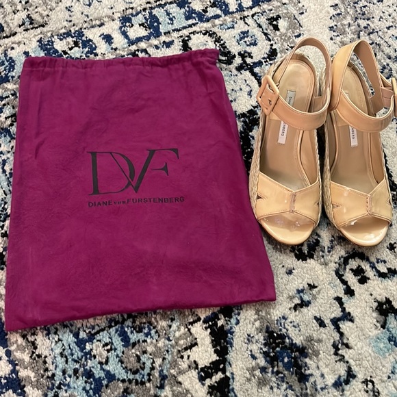 Diane von Furstenberg Nude Sudan Patent Wedge Espadrilles Sandals sz 8.5M - Picture 5 of 16
